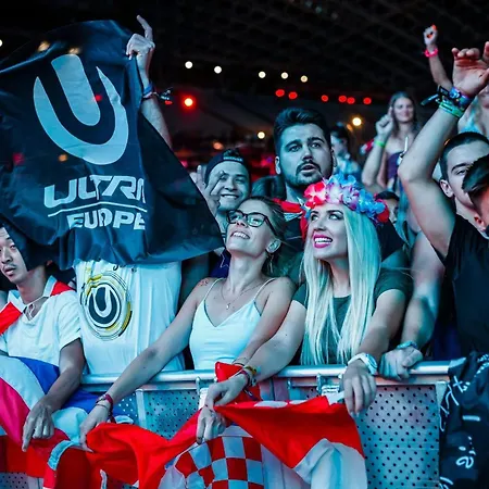 Lägenhet Deluxe Dino In The Old Town Of *