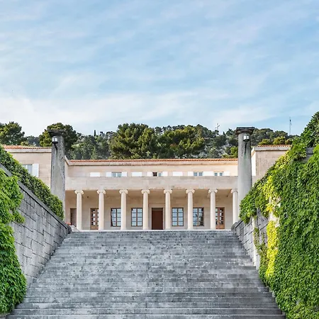 Lägenhet Deluxe Dino In The Old Town Of