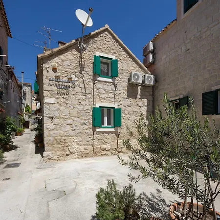 Deluxe Dino In The Old Town Of Lägenhet *