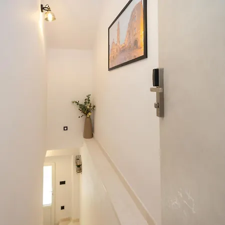 Deluxe Dino In The Old Town Of Lägenhet