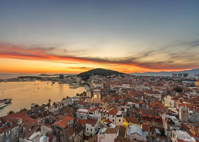 Deluxe Dino In The Old Town Of Split