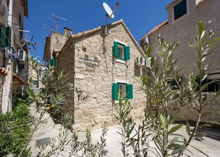 Deluxe Dino In The Old Town Of Split