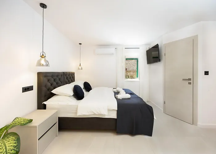 Deluxe Dino In The Old Town Of Apartamento Split