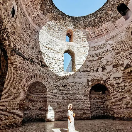 Deluxe Dino In The Old Town Of