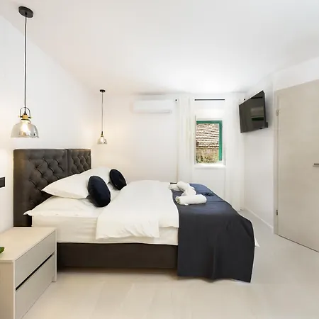 Deluxe Dino In The Old Town Of Apartamento Split