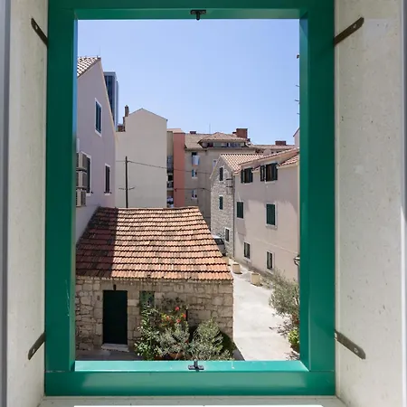 Deluxe Dino In The Old Town Of *