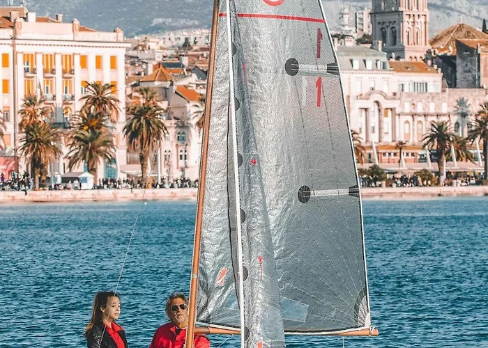 Lägenhet Deluxe Dino In The Old Town Of