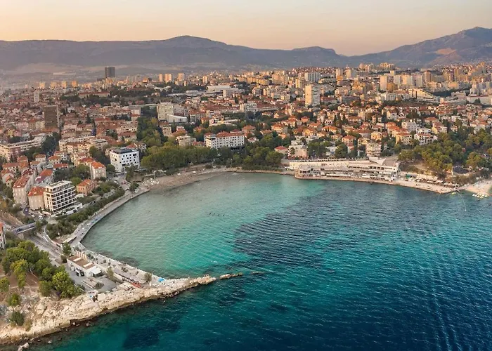 Lägenhet Deluxe Dino In The Old Town Of