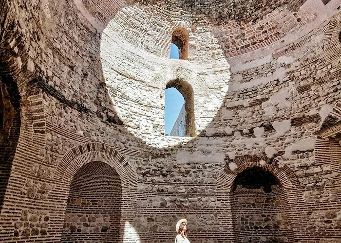 Deluxe Dino In The Old Town Of