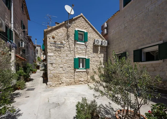 Deluxe Dino In The Old Town Of Lägenhet *