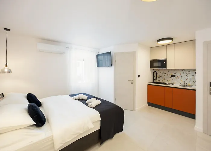 Deluxe Dino In The Old Town Of Lägenhet *