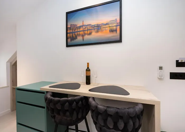 Deluxe Dino In The Old Town Of * Split