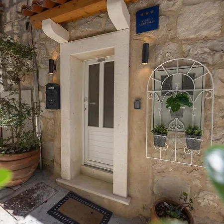 Apartmán Deluxe Dino In The Old Town Of *